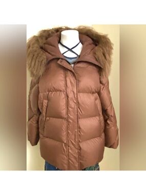 Post card Women's down jacket with a hood, made in Italy. Really fur.